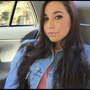 Meet your Posher, Claudia